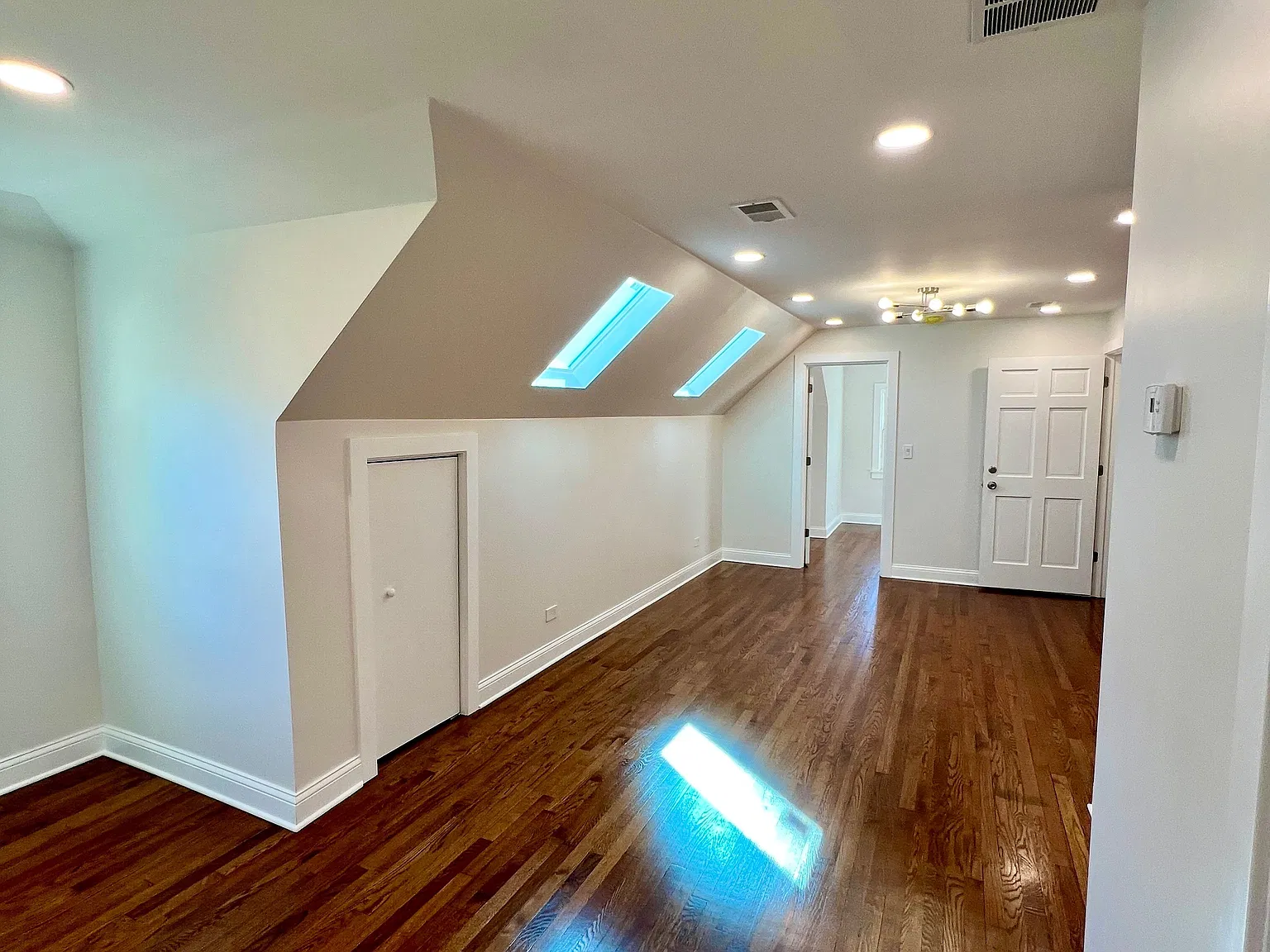 2 bed, 1000 sqft, $2,250 — Photo 3