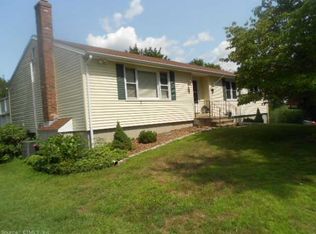 531 W Woods Rd, Hamden, CT 06518