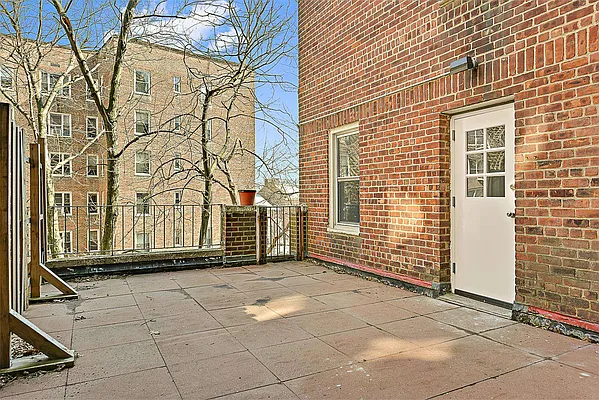 Sold by Exclusive Properties Sotheby's International Realty | media 13
