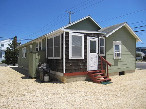 4th image of 1510 Long Beach Blvd