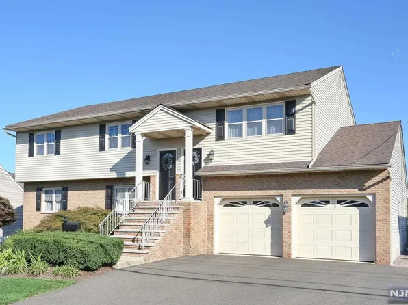 99 Orchard St, Elmwood Park, NJ 07407