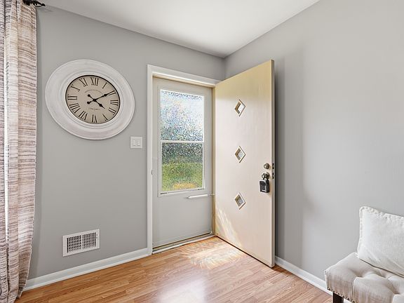 3rd image of 6125 Dorsett Pl