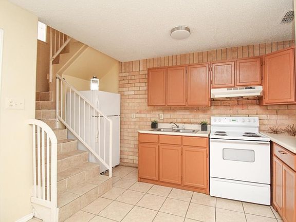 3rd image of 311 Soria Dr APT 3