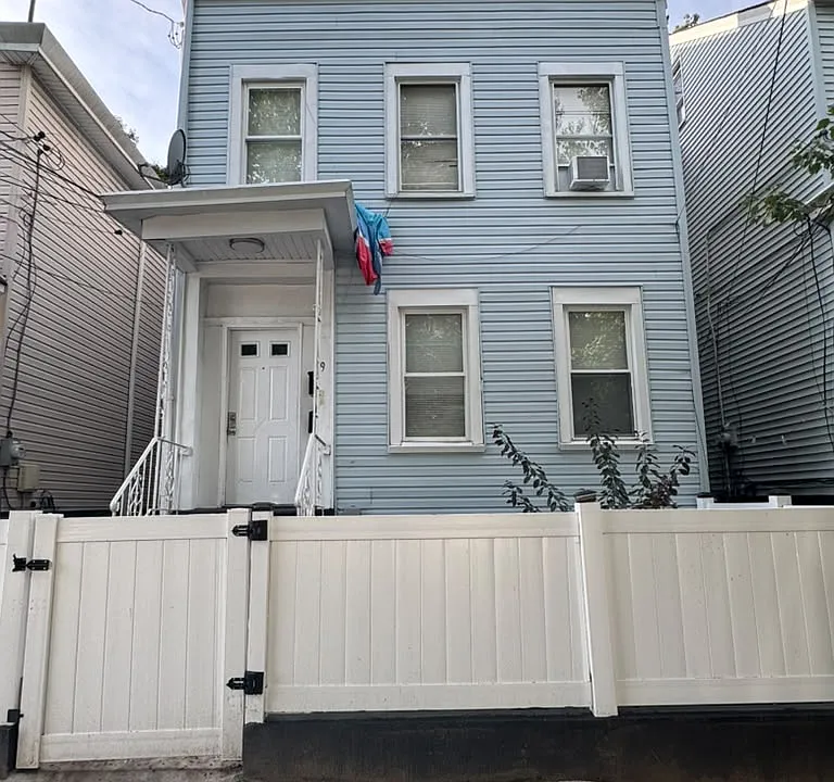 9 Garfield Ave #1
