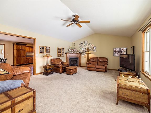 3rd image of 3916 Pin Oak Dr