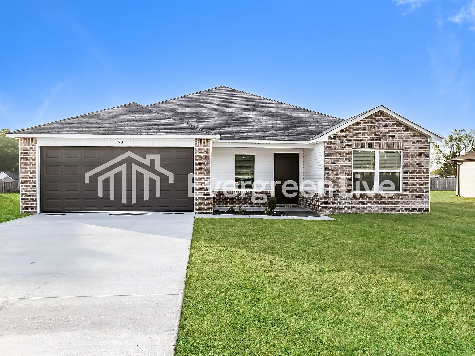 4 bed, 2.0 bath, 1640 sqft, $1,370 — Photo 2