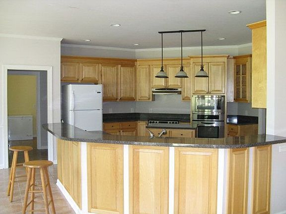 4th image of 136 Elwyn Dr