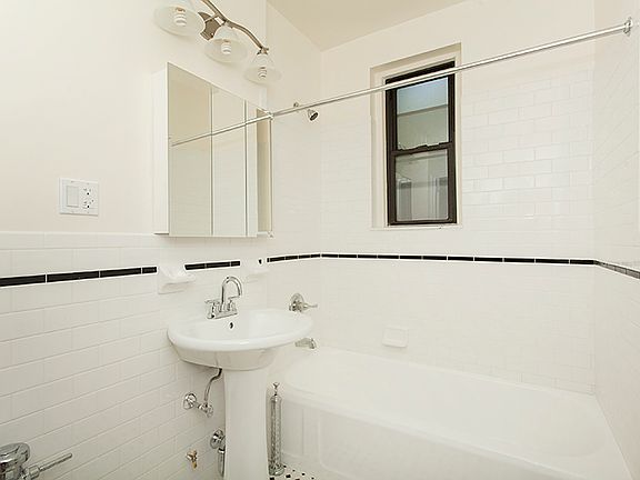 3rd image of 385 E 18th St APT 6C
