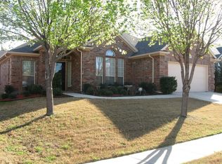 2820 Flint Rock Dr, Fort Worth, TX 76131