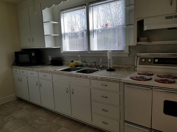 2nd image of 4136 Sunset Dr
