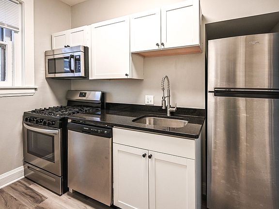 2nd image of 2558-2562 Woodburn Ave #2558-4