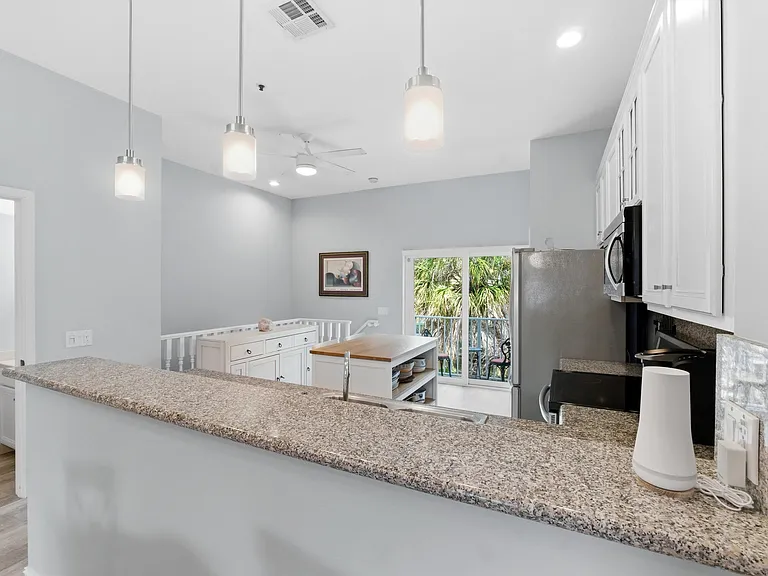 2445 NE 14th St #5-509 — Photo 7