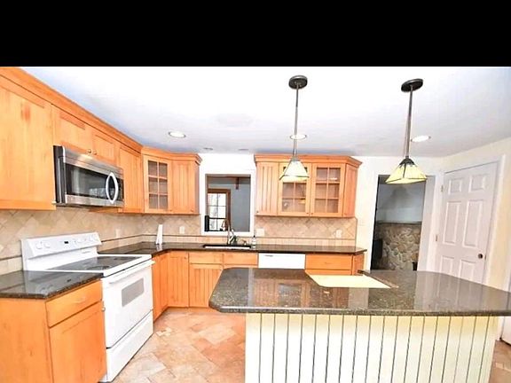 5th image of 47 Lakeside Dr NW