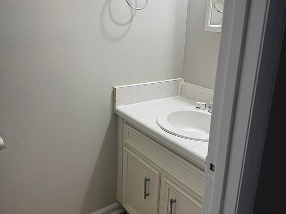 5th image of 106 Lee Ave NE #2