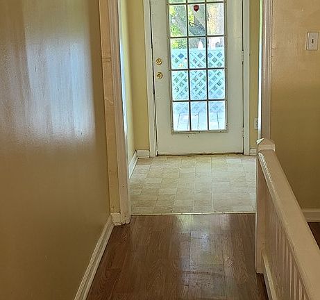 3rd image of 208 Moffett St