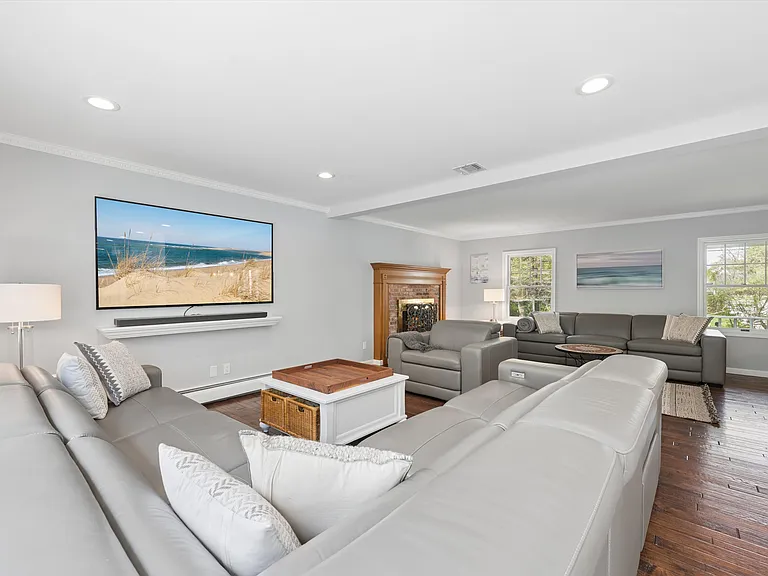 2 Tracy Dr — Photo 14
