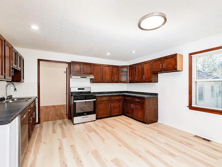 9429 Harold Dr — Photo 21