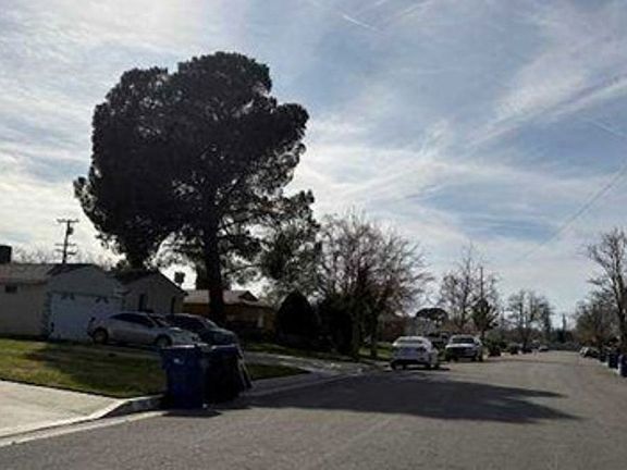 Exterior Neighborhood (street photo)