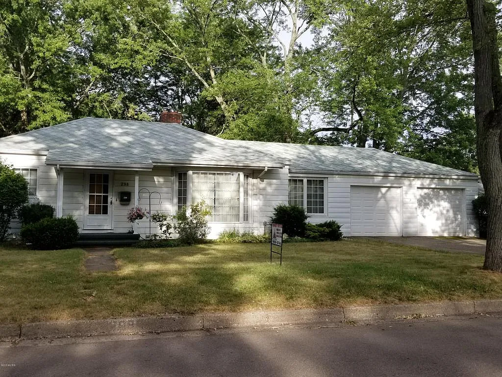 298 McKinley Ave N photo 1