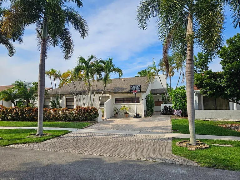 16657 Redwood Way — Photo 2