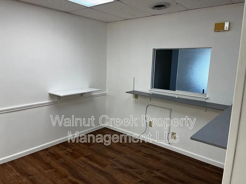 Studio, $950 — Photo 4