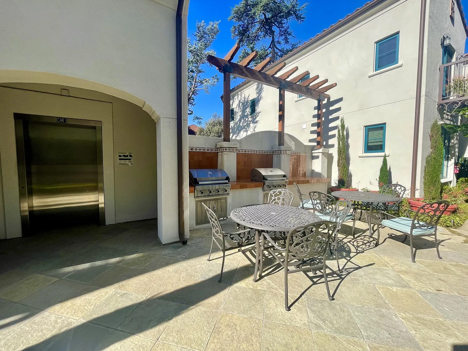 3 bed, 1988 sqft, $5,800 — Photo 4