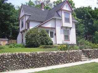 183 Sargeant St, Holyoke, MA 01040