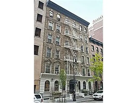 Sold by Douglas Elliman | media 26