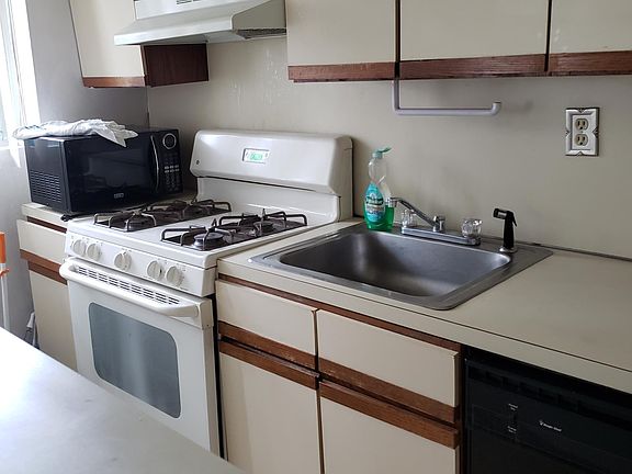 2nd image of 125 Hempstead Gardens Dr APT K2d