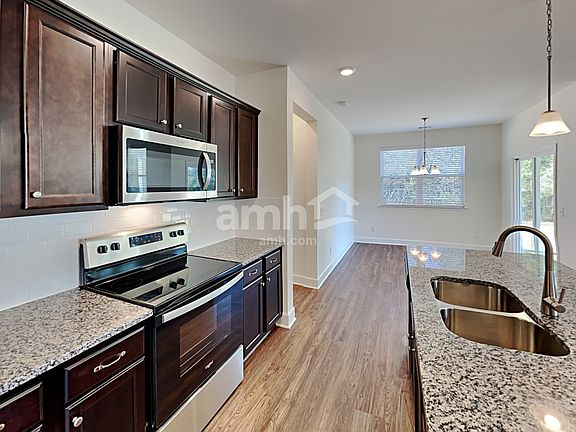 3rd image of 3004 Esquire Dr