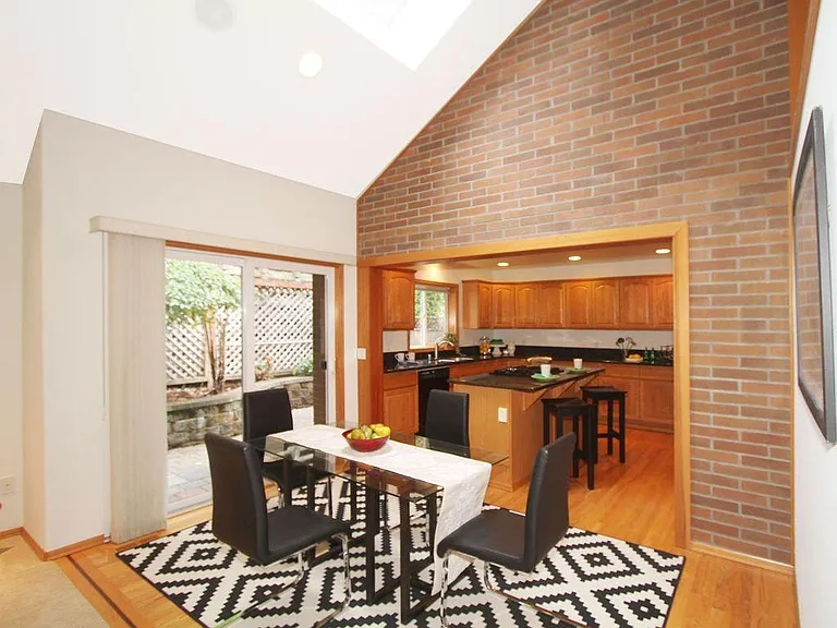 Breakfast area.