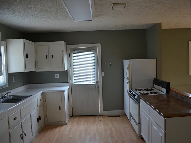 1401 N 5th Ave — Photo 4