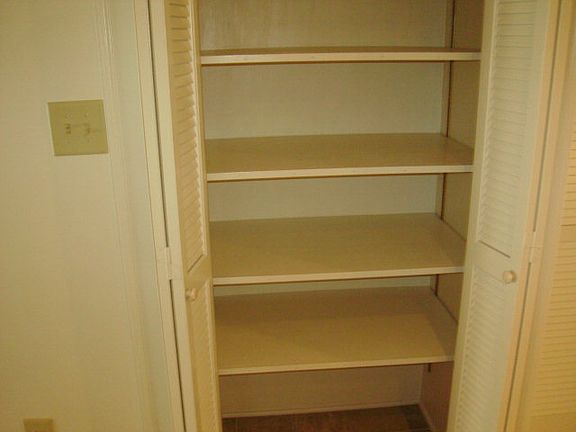 4th image of 313 Washington St