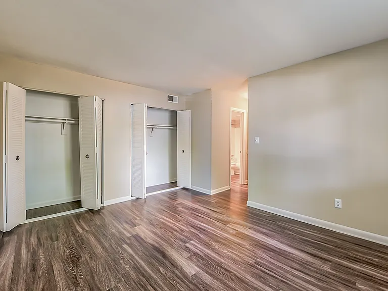 Woodshire Apartments — Photo 32