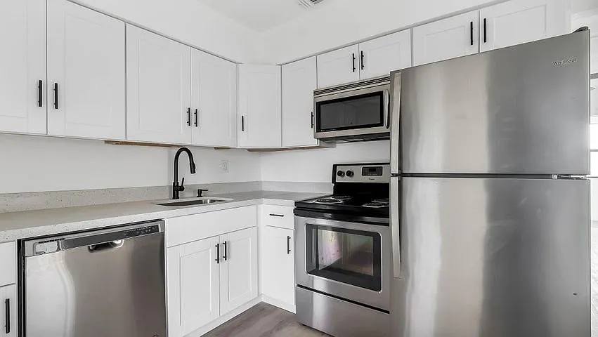 4 bed, 1038 sqft, $3,000 — Photo 4