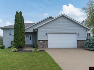 521 Cardinal Dr, Mankato, MN 56001