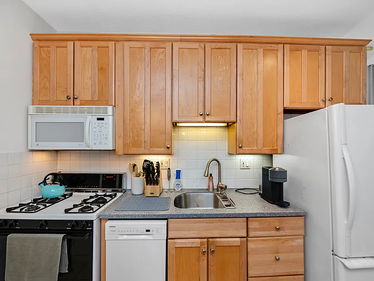 249 Bunker Hill St #1F — Photo 3