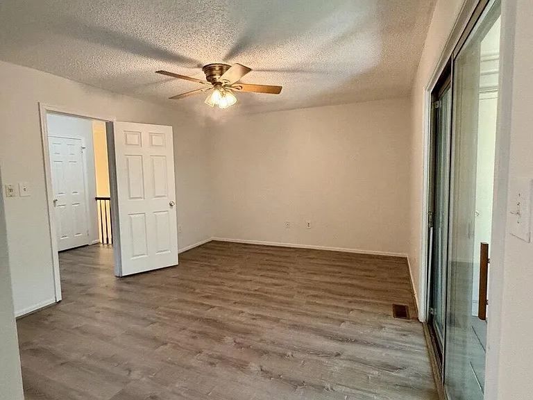 7 Stuart Dr #3 — Photo 31
