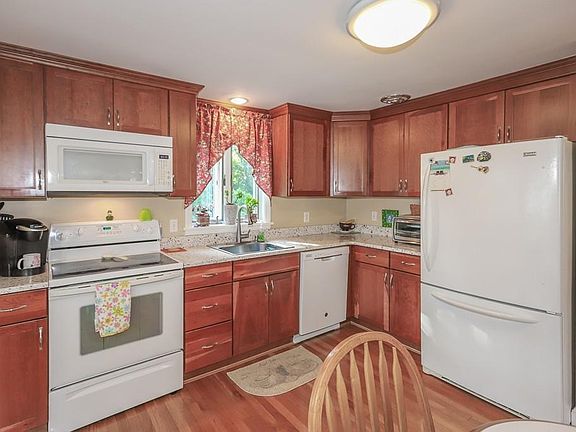 2nd image of 18 Bates Park Ave