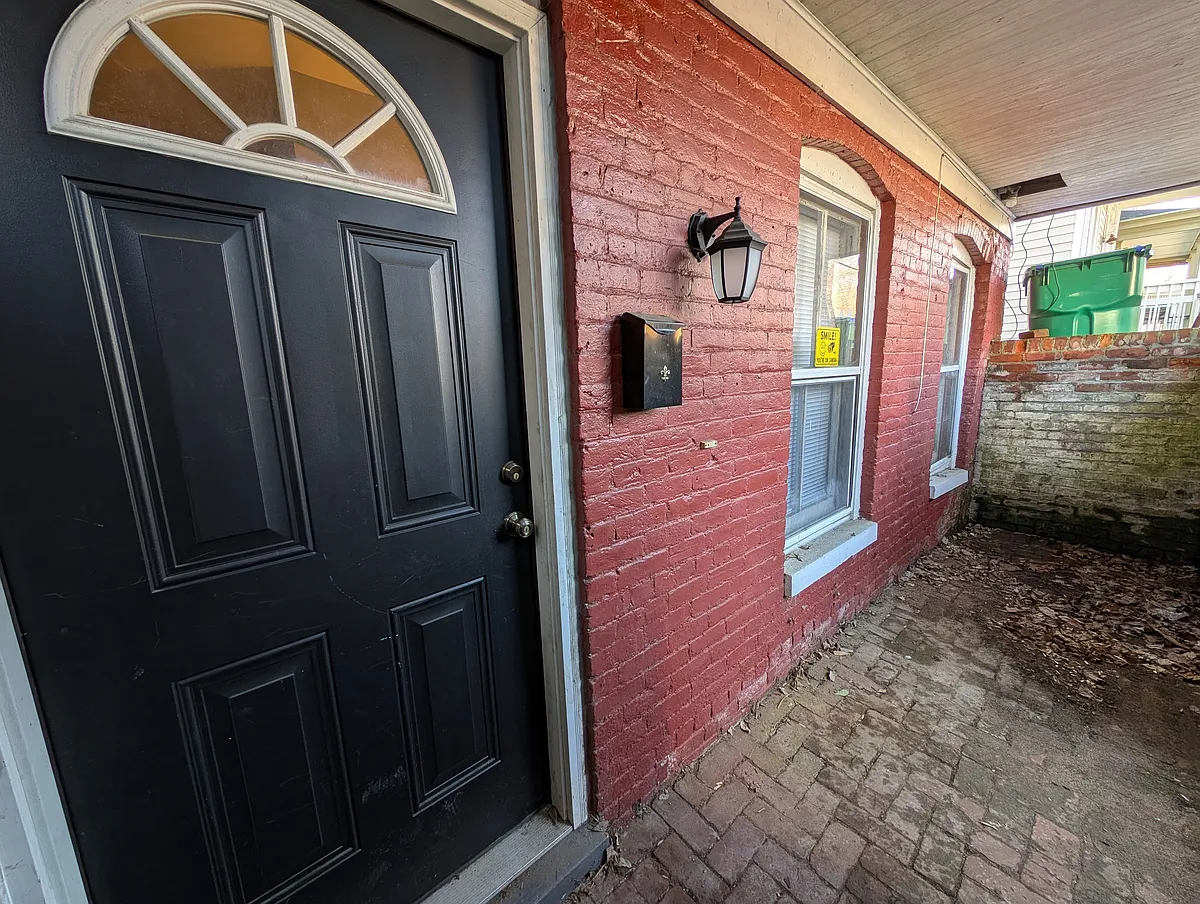 Building Photo - 2115 E Marshall St #B