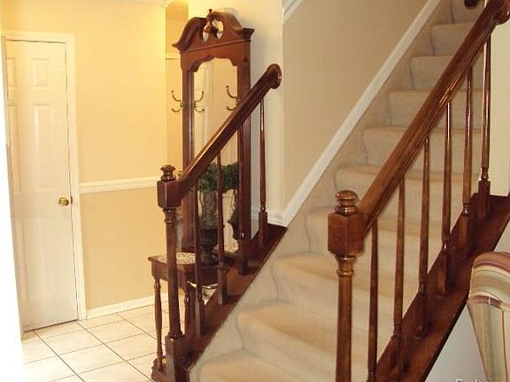 5th image of 390 Lansdowne Dr