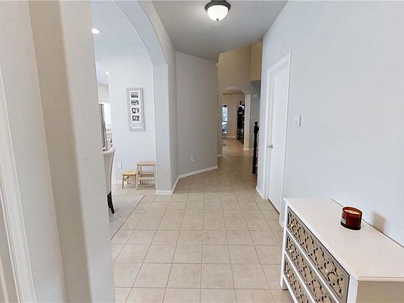 5th image of 830 Vernon Dr