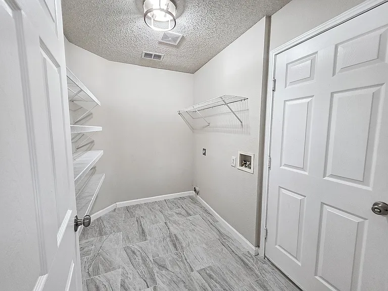 8309 Toler Trl — Photo 18