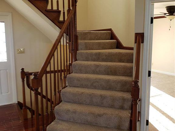 3rd image of 4343 Portland Manor Dr