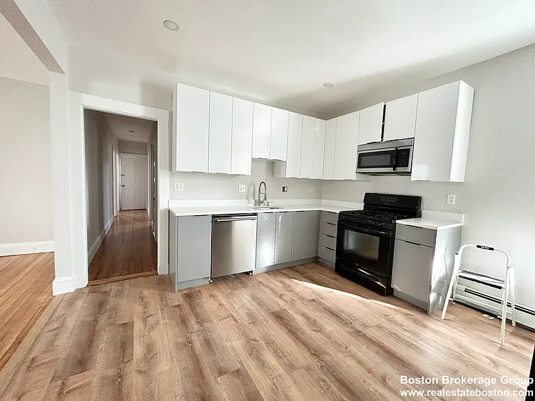 24 Willis St #2 — Photo 2