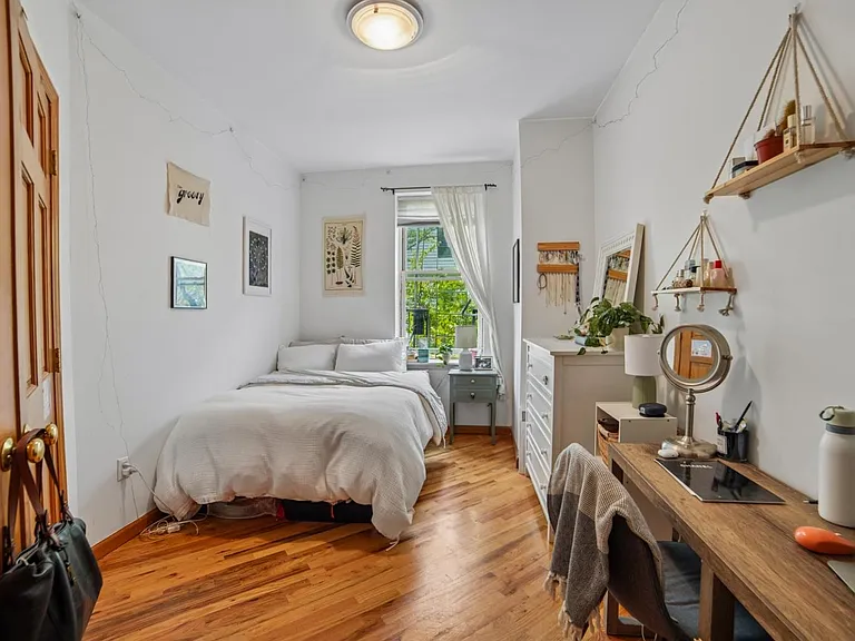 118 Clinton St #2 — Photo 8