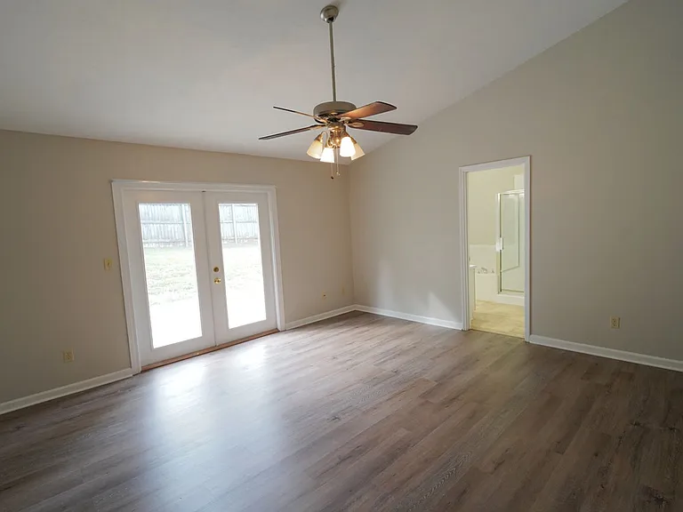 1908 Wagon Wheel Cir E — Photo 15