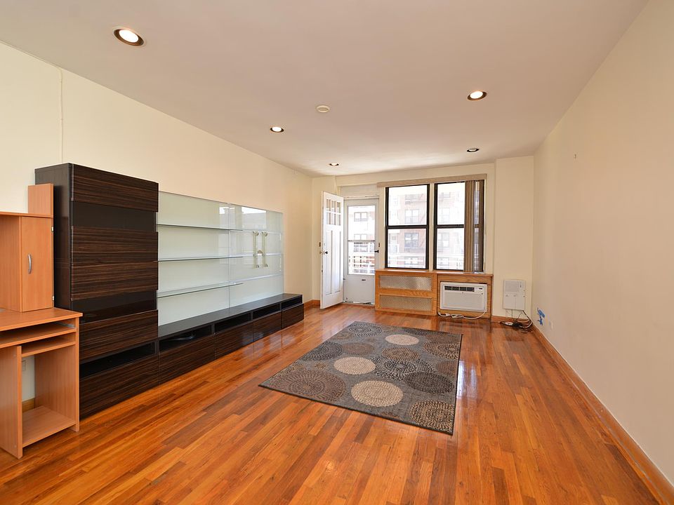 1st image of 2800 Coyle St APT 418