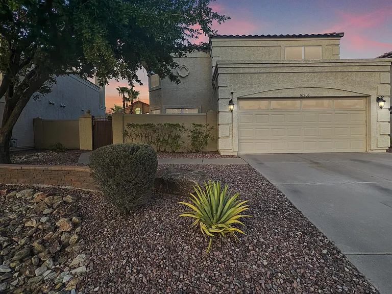 16205 S 34th Way — Photo 2