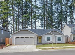 1056 S 54th St, Springfield, OR 97478